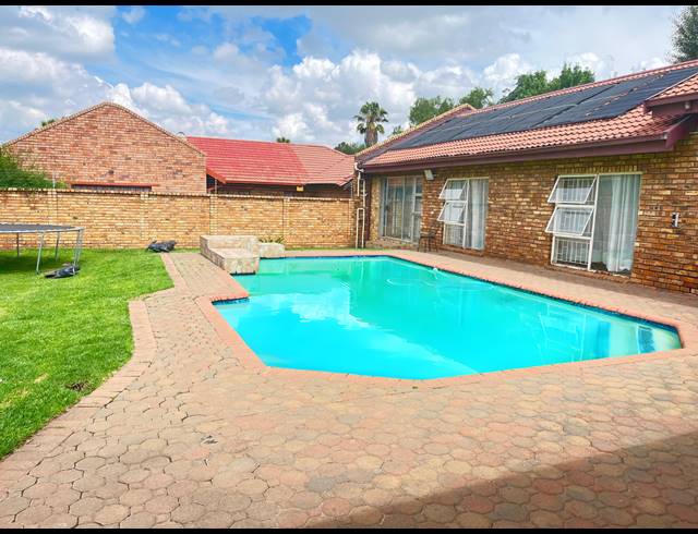 4 BEDROOM HOUSE FOR SALE IN VANDERBIJLPARK SE 4